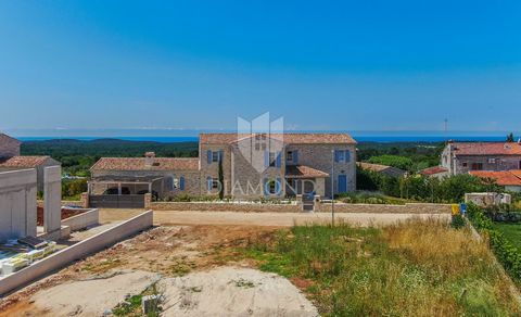 Location: Istarska županija, Rovinj, Rovinj. Istria, Bale, surroundings The location of this land is near the small town of Bale, which year after year attracts more and more people who decide to live in a small town, and just a few minutes' drive fr...