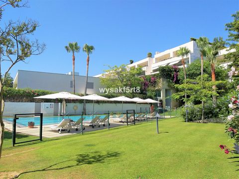This fantastic modern apartment for sale with 3 bedrooms and 3 bathrooms + 1 Toilet, located close the Sotogrande Port, San Roque, Cadiz. This complex is a dream, here you will live in a very exclusive place with beautiful views and walking to all th...
