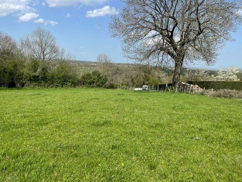 Plot of building land on gentle slope with permission to build. Plot measures 2581m². Mains water by the side of the road, electricity to be connected. No mains drainage. Certificate of urbanism agreed. Quiet location near a village typical of the ar...