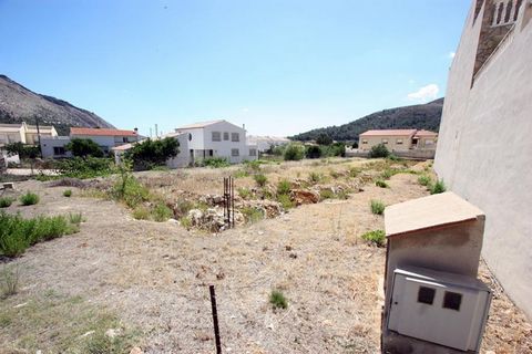 Prachtvolles Grundstück zum verkauf in Benigembla Costa Blanca Alicante Grundstück von 1553 m2 mit herrlichem Bergblick Das Grundstück liegt in einer ruhigen Straße Eine Straßenbeleuchtung Kanalisation sowie Wasser und Strom sind vorhanden Benigembla...