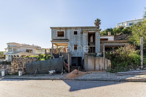 Identificação do imóvel: ZMPT572583 3-ZIMMER-VILLA ZUR RENOVIERUNG IN BUDENS IM PARQUE DA FLORESTA! Entdecken Sie diese unglaubliche Gelegenheit, das Haus Ihrer Träume in einer exklusiven und ruhigen Lage an der Algarve zu verwandeln. Diese Villa mit...