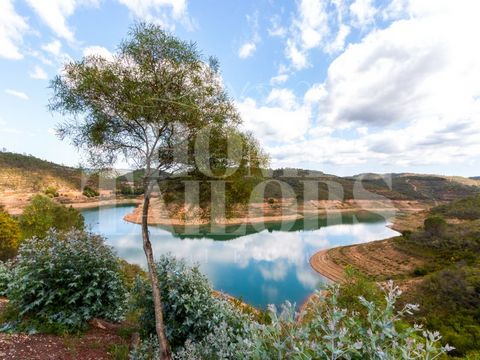 Der Berg Alentejo steht am Santa Clara Staudamm zum Verkauf. Es ist ein Hügel voller Charme, mit einer atemberaubenden Aussicht, umgeben von dem Besten, was die Natur zu bieten hat. Wenn Sie die Natur schätzen und was sie am besten zu bieten hat, ist...