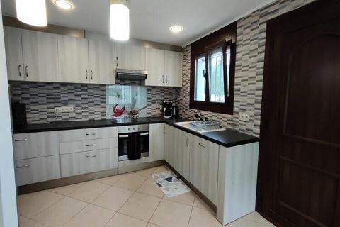 ¡Bienvenido a nuestra villa de 3 dormitorios con capacidad para 7 personas! Situado en una zona tranquila y pintoresca, le ofrecemos una experiencia de vacaciones excepcional. Con un amplio salón, cocina equipada y piscina, es el lugar ideal para rel...