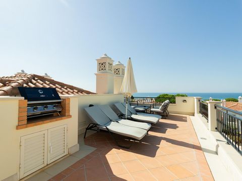 Eingefügt in das preisgekrönte 5-Sterne-Tourist Village Dunas Douradas Beach Club Dieses Anwesen befindet sich im Herzen einer malerischen Landschaft und verfügt über echte und geräumige Wohnräume. Stellen Sie sich vor, Sie erleben einen offenen Wohn...