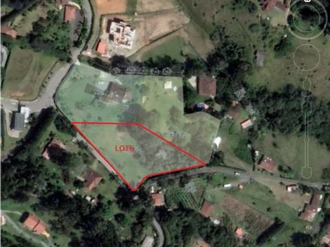 Lote en Venta en Alto de Las Palmas sector La Esperanza, la ventaja de vivir muy cerca de Medellín, con aire puro en medio de la naturaleza, a 2.7 km de Indiana Mall, con una excelente ubicación en un sector de alta plusvalía, y con una hermosa vista...