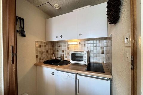 Studio voor 4 personen. Het appartement beschikt over een balkon op het westen met uitzicht op de parkeerplaats. -Het heeft ook een berghoek met twee eenpersoonsstapelbedden -een woonkamer met een slaapbank voor 2 personen -de keuken is uitgerust Er ...