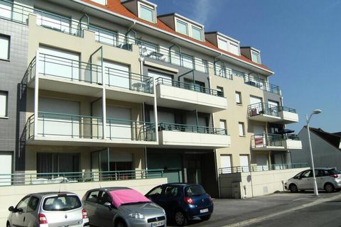 Op een steenworp afstand van het strand, omvat deze hut type 2: 1 slaapkamer met tweepersoonsbed, een cabinegedeelte met slaapbank, een badkamer, een badkamer (bad), een moderne en uitgeruste kitchenette (oven, vaatwasser, afzuigkap, kookplaat, koelk...