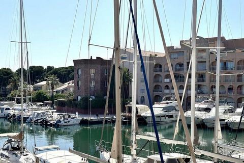 Résidence La Gavine: lokalizacja 2 sztuki dla 4 osób na porcie à quelques pas de la plage. Sur le port à quelques pas des des commerces, de l'embarcadère et des plages. Idéalement situé pour des vacances en bord de mer. Cet appartement promet des bea...