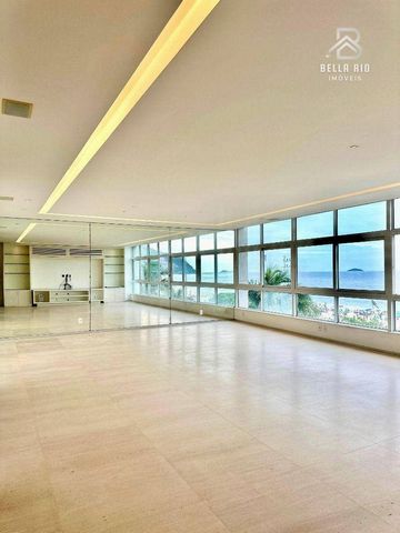 Dit appartement van 270 m² in Ipanema combineert elegantie en comfort in grote omgevingen. Met drie goed geplande suites en vijf badkamers is elk detail ontworpen om een unieke wellness-ervaring te bieden. De woonkamer, met ramen die een panoramisch ...