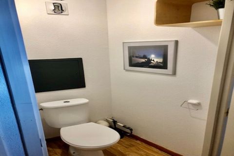 Het studio in Chamrousse heeft kan gereserveerd worden tot 4 personen. Accommodatie De accommodatie heeft een oppervlakte van 29 m² isgezellig ingerichte en heeft een mooie buitenkant, gelegen direct aan de skipiste, met uitzicht de bergen. De woning...