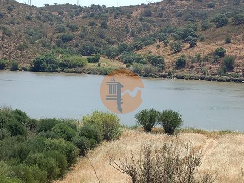 Grundstück mit 12.880m², gelegen in Foz de Odeleite in Castro Marim - Algarve. Land mit zwei Ufern: eine für die Ribeira de Odeleite und die andere für den Fluss Guadiana. Auf dem Grundstück ist es möglich, einen privaten Ankerplatz zur exklusiven Nu...