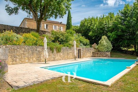 Situated in a charming village, this magnificent 'maison de maître' is accessed by an elegant double staircase. Situated on the border of the Gers and Tarn-et-Garonne (Lomagne) departments, the house offers a serene and authentic atmosphere that comp...