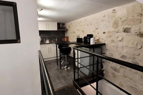 Dit charmante studio-appartement van 35 m² ligt in het hart van Avignon, ideaal voor maximaal twee personen. De accommodatie beschikt over een gezellige woonruimte met een tweepersoonsbed, een comfortabele zithoek met een bank en een mezzaninekeuken....