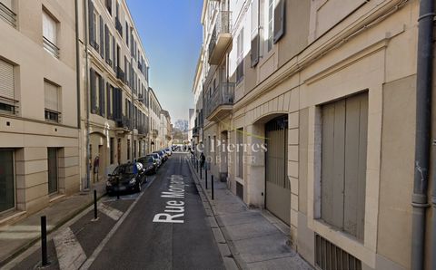 Nîmes, plein centre ville, square couronne, lot de parkings en rez de chaussée copropriété, 18 parkings intérieurs, 4 extérieurs. idéal investissement