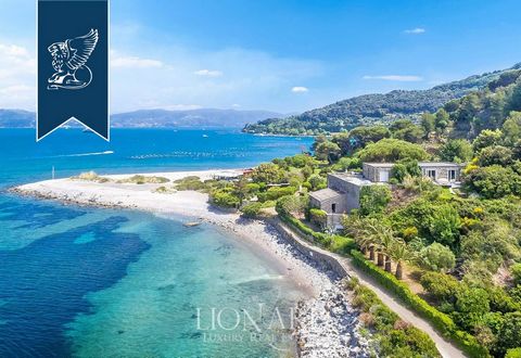 Near Portovenere, one of Liguria's most famous areas, there is this villa for sale. Currently used as a tourist accommodation, the building is completely made of exposed grey stones and has a 120m2 surface area and it includes four bedrooms with...