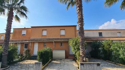 Lively seaside resort with all shops, 15 minutes from Beziers and Beziers- Cap-d'Agde airport! In a pleasant, secure and perfectly maintained residence, you will find this charming house offering 42 m2 (2 sides), comprising 2 bedrooms, a bathroom, a ...