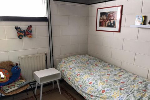 De eigenaren vinden het belangrijk, dat de gasten een fijne vakantie hebben! Bungalow 65 op Park Wildrijk is een bijzonder smaakvol ingerichte bungalow voor 4 personen. Er zijn twee slaapkamers. De tuin is volledig omheind en de hond is van harte wel...