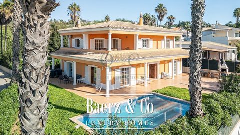 Nestled in a peaceful residential enclave in the Vale Formoso area, this exceptional villa offers the perfect blend of privacy and convenience. Ideally situated between Almancil and Loulé, this property is just minutes away from golden beaches, the w...