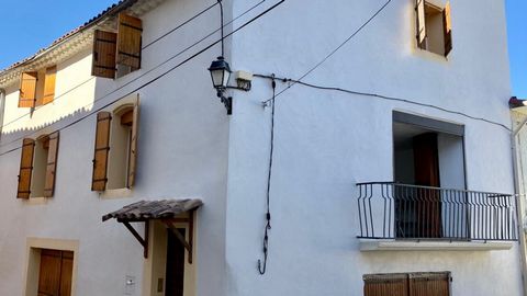 Village north of Beziers with all shops, cafes, restaurant, schools, near Cessenon, river at 5 minutes, at 15 minutes from Beziers and the highway, 20 minutes from the airport and about 30 minutes from the coast. A quality village stone house, fully ...