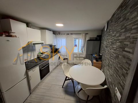 Eine einzigartige Gelegenheit mit Sky Real Estate Wir präsentieren diese gemütliche Wohnung in Getafe, perfekt für diejenigen, die eine rentable Investition oder ein Zuhause voller Licht und Funktionalität suchen. Mit 55 m² bebauter Fläche und 50 m² ...