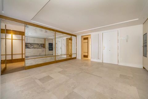 BARNES Madrid presenteert deze prachtige flat in het hart van justitie volledig gerenoveerd gelegen op de vierde verdieping van 135m². Met een ontwerp volgens de laatste trends en een gloednieuw integraal hervormingsproject met afwerkingen van topkwa...