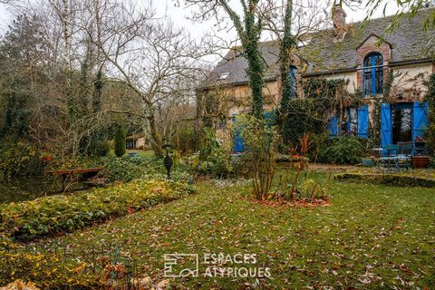 Het is 130 km van het centrum van Parijs, in Douchy-Montcorbon, dat deze oude boerderij met authentieke charme zich bevindt. Gebouwd in de achttiende eeuw, heeft het nu 219m2 woonoppervlak, op een perceel van meer dan 3000 m2. In het hart van een lan...