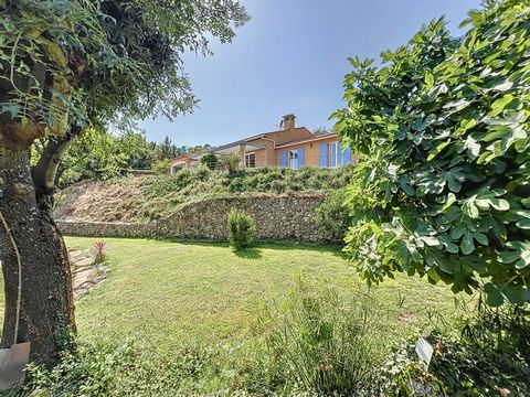 Nestled on the heart of a magnificent 7500 m2 garden on the edge of a river and waterfall, walking distance from the centre of the village while in a very quiet area, benefiting from a panoramic view on the surrounding hills. This 208 m2 villa offer ...