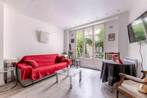 Just steps from the Church of Madeleine and the Opéra Garnier, on the garden level of a stone building, a beautiful two-room apartment of 33m². It consists of: a large living room with a semi-open kitchen, a bedroom, a shower room, and separate toile...