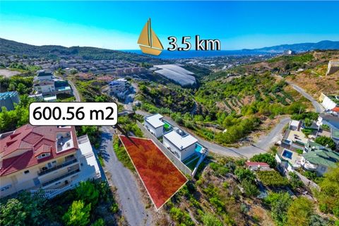 This 600.56 m2 plot in Dalkılıclı, Kargicak offers an excellent opportunity to build your dream property or invest in a prime location. The land features breathtaking views of the sea, Alanya Castle, and the city, providing a serene and picturesque e...