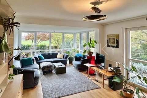 Traumhafte Terrassenwohnung in Fürth 5 Zimmer mit Rathausblick Diese großzügige 5-Zimmer-Wohnung in bester Lage von Fürth bietet auf 104 m² Wohnfläche ein lichtdurchflutetes und modernes Zuhause für Familien, Paare oder Berufstätige. Die Wohnung beei...