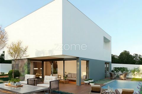 Identificação do imóvel: ZMPT571962 T3 Villa with Swimming Pool, in Final Stage of Construction - Trajouce, Cascais. We present a detached T3 villa in the final stage of construction, located in Trajouce, in the municipality of Cascais, and ready to ...