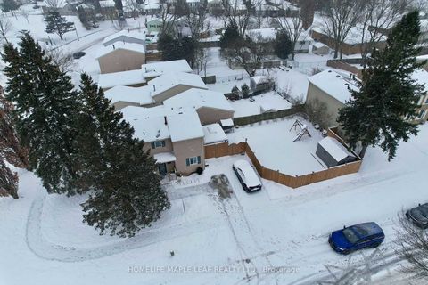 Добро пожаловать в этот исключительный 2-этажный дом, расположенный на просторном угловом участке площадью 5100 кв. футов в желанном районе Форест-Хайтс! Этот великолепный дом с 3 спальнями и 1,5 ванными комнатами оснащен обновлениями, которые меняют...