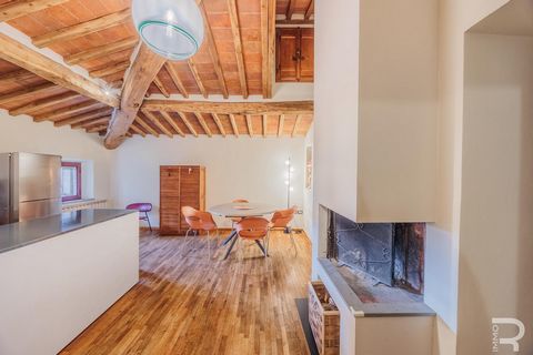 This renovated 3-room apartment, located in the picturesque Borgo Bossi, has an infinite amount to offer and extends over a comfortable net living area of 82 m². The apartment, lovingly renovated in 2019 in keeping with its original characteristics, ...