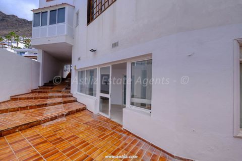 This is a one-bedroom apartment located in the heart of Los Gigantes and is in walking distance to everything you would need including shops, bars and restaurants as well as banks and supermarkets. The property used to be a commercial unit and has be...