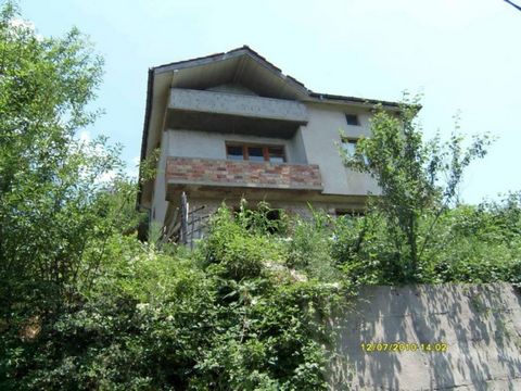 For sale a detached house within the village of Dolen, Zlatograd municipality. The house is solid brick construction, on two floors and has a total built-up area of 80 sq.m. The property has a garage and a yard, which has an area of 1000 sq.m. The ho...