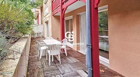 Ideally located in the city center of Arcachon, close to amenities, beaches, and the train station. Beautiful apartment of approximately 72 m² located on the ground floor of a quiet and secure residence. It consists of a living room, an open kitchen ...