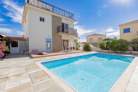 3 bedroom detached villa on a 416m2 plot with private swimming pool, garden room, garage and 45m2 roof terrace with SEA VIEWS in a cul de sac road in a quiet but convenient area of Ayia Napa AYN153 This is a fabulous opportunity to purchase a beautif...