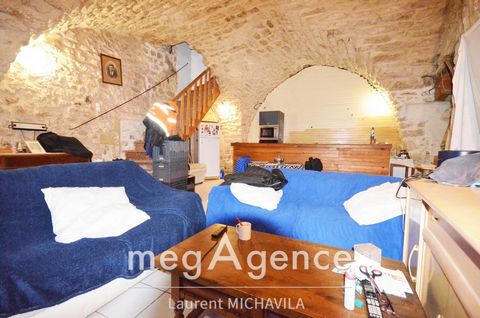 In the quiet village of Florensac, between the countryside and the sea, this 110m2 house with a large 60m2 courtyard, close to all amenities offers you: On the ground floor: - A 50m2 living room with exposed stone vaults and its open fitted kitchen. ...