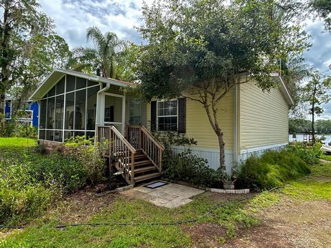 Come and see why Star Lake Forest and Riley lake are the premier lakes in Hawthorne Florida. This property sits on a peninsula between 2 fully recreational lakes. These lakes are spring fed, always maintain there levels and are private. The home has ...