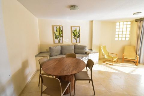 Fantastic apartment located in a privileged area of Fuengirola just a few meters from the beach. This property has two bedrooms with fitted wardrobes and a full bathroom. It has a spacious living room and a large south-facing terrace and a fully fitt...