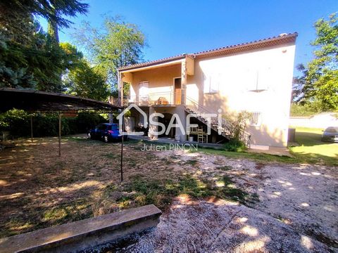 À Saignon (84400), ce bien bénéficie d'un emplacement privilégié, alliant tranquillité et charme provençal. Avec ses 1140 m² de terrain, cette maison est située à proximité des commodités essentielles tout en offrant un cadre paisible, typique de la ...