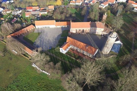 Questa graziosa casa vacanze si trova a Ziesar tra Magdeburgo e Potsdam ed è adatta per due persone. In una posizione idilliaca e rurale vicino al Parco Naturale di Fläming è un punto di partenza perfetto per rilassanti tour alla scoperta di questa r...