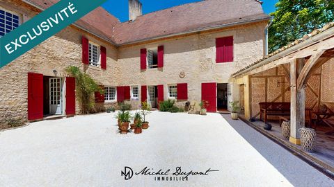 Charming mansion of 280m² on 11,525 m² of park Located in Périgord Noir in St Alvère, in the middle of a haven of peace of 11,525 m² of park, this beautiful residence from the end of the 18th century will charm you with its location and its rarity. A...