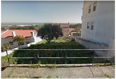 NEGOCIABLE - Terreno urbano para la construcción de un chalet situado en Arcena, Alverca do Ribatejo. Este terreno tiene vistas al río y se encuentra en una zona muy tranquila, donde se puede disfrutar de tranquilidad muy cerca de la ciudad, con todo...