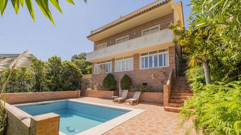 Villa with spacious rooms with 6 bedrooms 5 of them with bathrooms en suite With independent flat Closed garage for 2 cars outdoor parking for 23 Private garden with swimming pool sauna area and gym Located close to school supermarket restaurants caf...