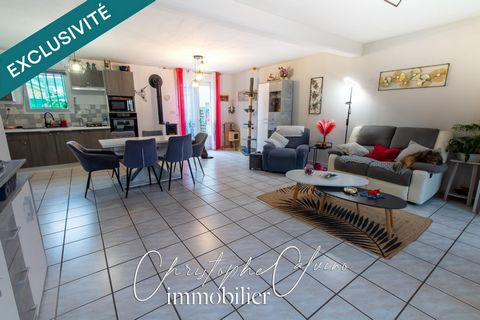 Vous recherchez une maison prête à vivre, où chaque détail a été soigné ? Ne cherchez plus ! Maison sur deux niveaux en état impeccable Exclusivité: En vente uniquement chez nous, nulle part ailleurs. Rez-de-chaussée : - Cuisine équipée: Moderne et f...