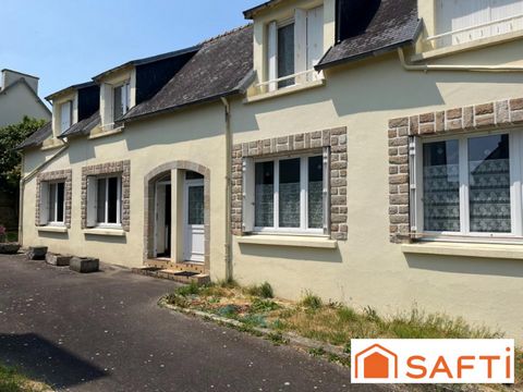 Châteauneuf du Faou. Quartier recherché pour son calme, sa proximité du centre ville et des écoles. Maison édifiée sur un terrain de plus de 530m2. Cette maison est agencée en deux appartements duplex. La première partie se compose d'une entrée, d'un...