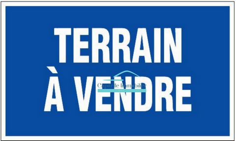 Exclusivité : Sur le secteur de Pomerols, Capitelle immobilier vous propose un Terrain à Bâtir de 235m2. Vous avez la possibilité de réaliser une surface de plancher de 165m2 et avec une restriction pour la surface imperméabilisée de 160m2. Le lotiss...