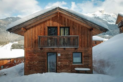 Dieses herrliche Chalet in Annaberg-Lungötz, in der Nähe des Skigebiets Dachstein-West, ist ideal für Familien oder Gruppen und bietet in seinen 3 Schlafzimmern bequem Platz für bis zu 6 Personen. Im Winter verwandelt sich das Skigebiet Dachstein-Wes...