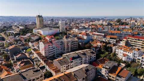 Located in the charming parish of Bonfim, this 3rd-floor apartment offers the perfect balance between tranquility and accessibility in the heart of Porto. Property Details Typology: T1 Useful Area: 47m² Floor: 3rd floor of a well-maintained building ...